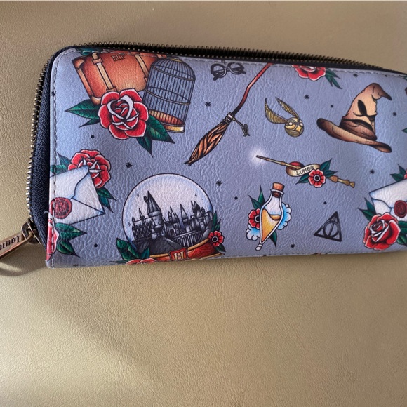 Loungefly Harry Potter Themed Gray Wallet - Picture 3 of 8